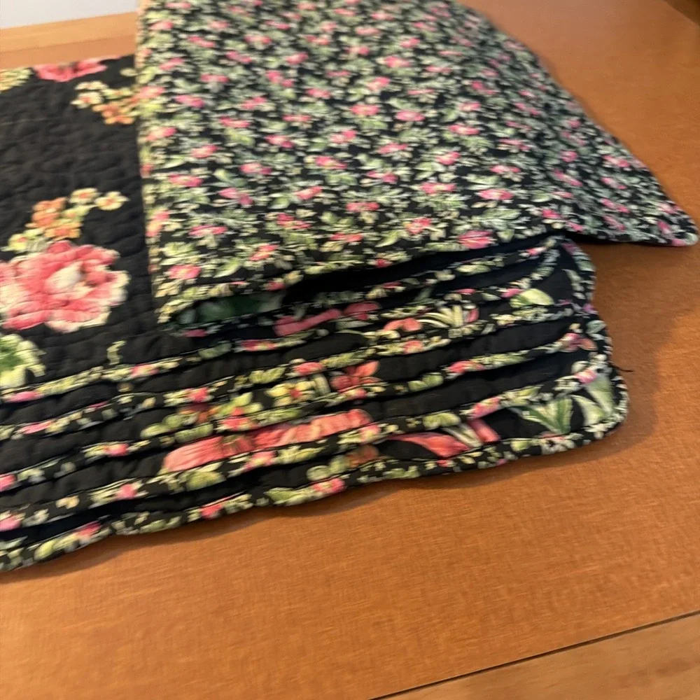 Set Of 6 Black Pink Rose Floral Quilted Placemats Reversible Scalloped Trim EUC